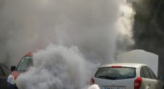 Pułapki przy zakupie samochodu używanego. Na to nie daj się nabrać
