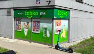 Żabka jednak nie podjudzała do robienia głośnych imprez i picia we własnym mieszkaniu