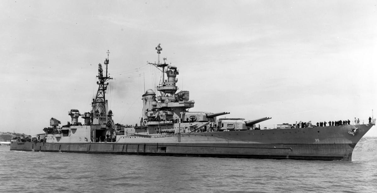Bomba atomowa i najgorszy atak rekinów w historii. Z USS Indianapolis ocaleli tylko nieliczni