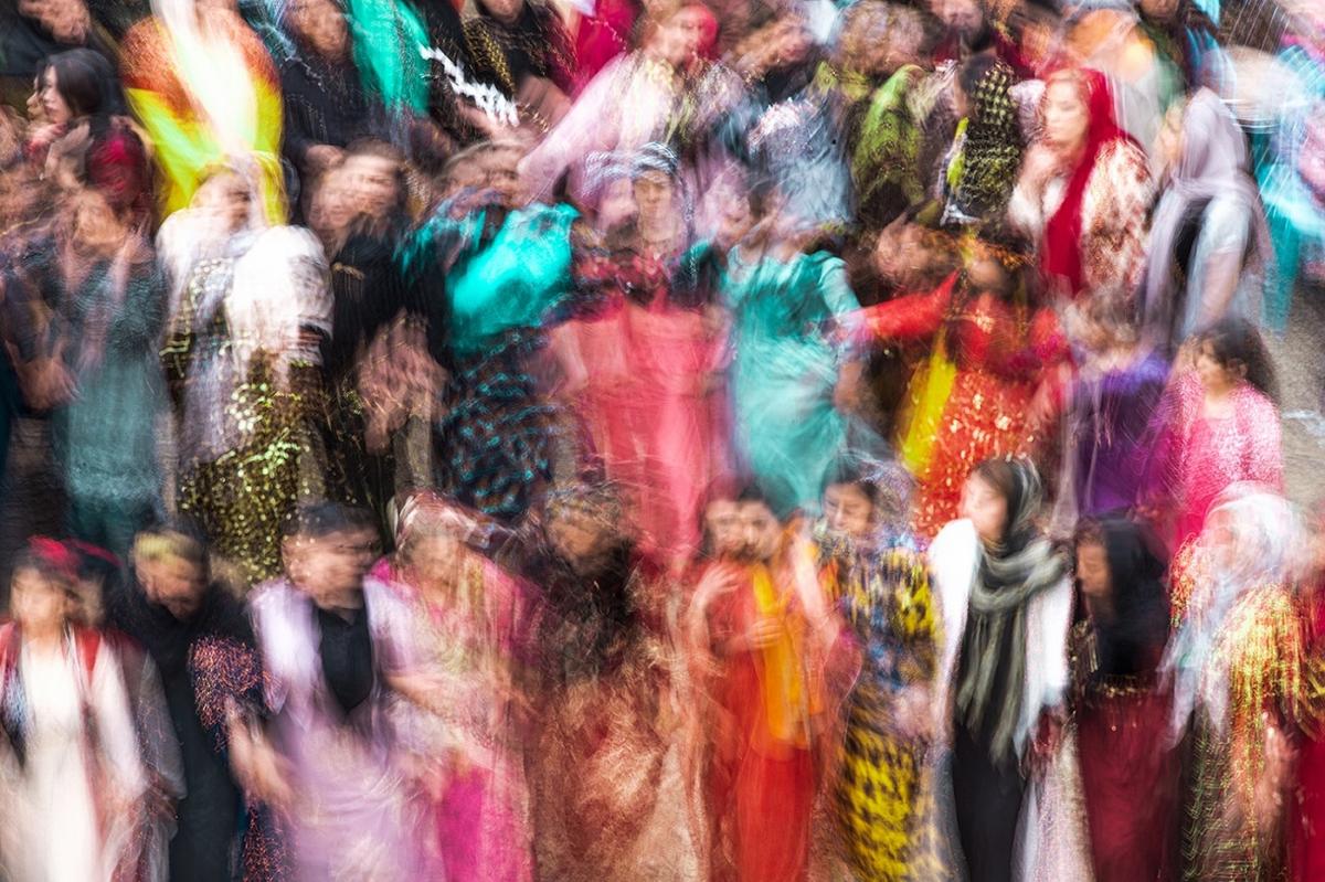 Fot. Mobin Shahvaisi, &quot;Women's dance&quot;, 1. nagroda w kat. Under 20 / Siena International Photo Awards 2023. 