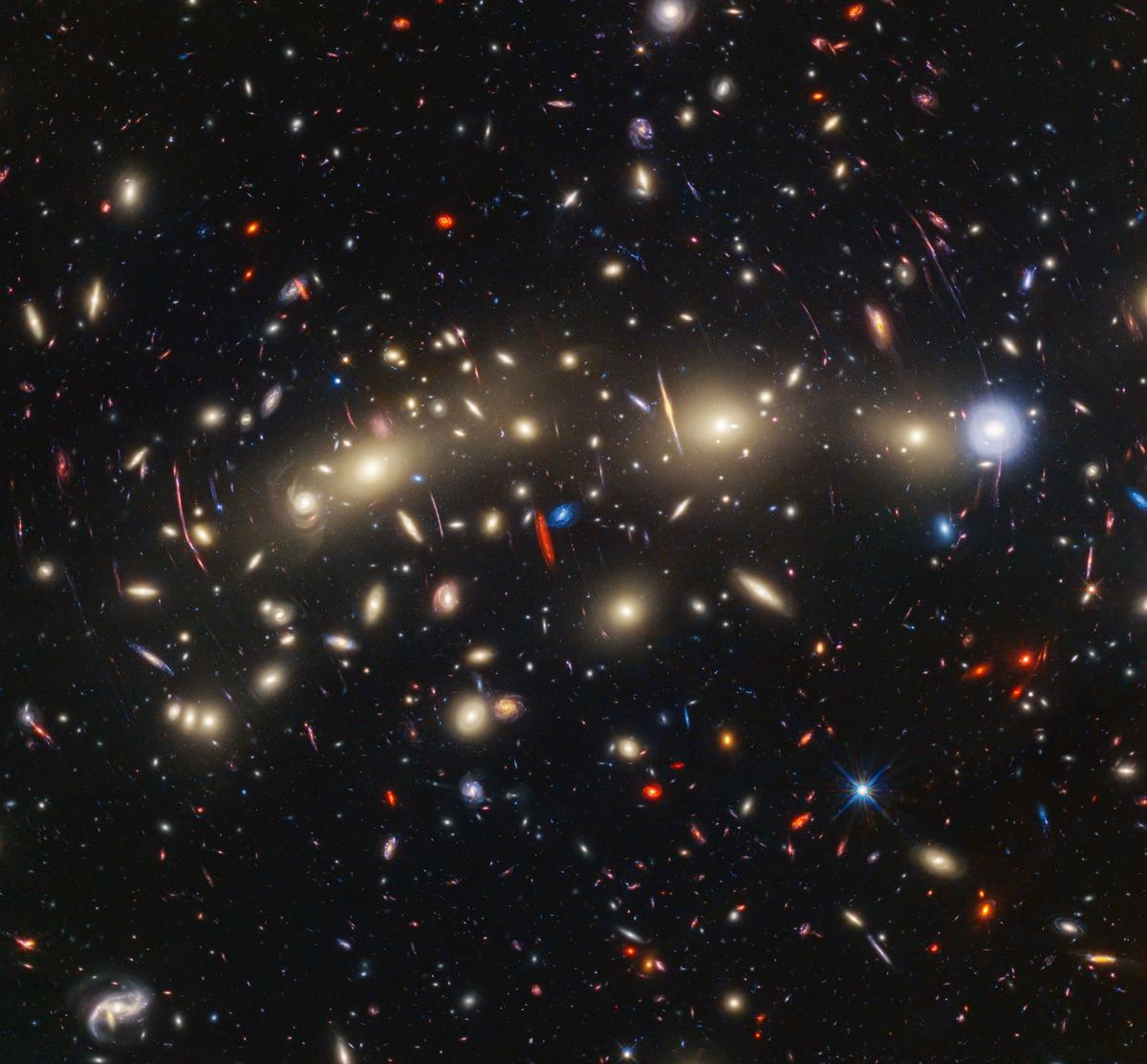 Teleskopy Webba i Hubble'a połączyły siły. Powstał najbardziej kolorowy obraz Wszechświata
