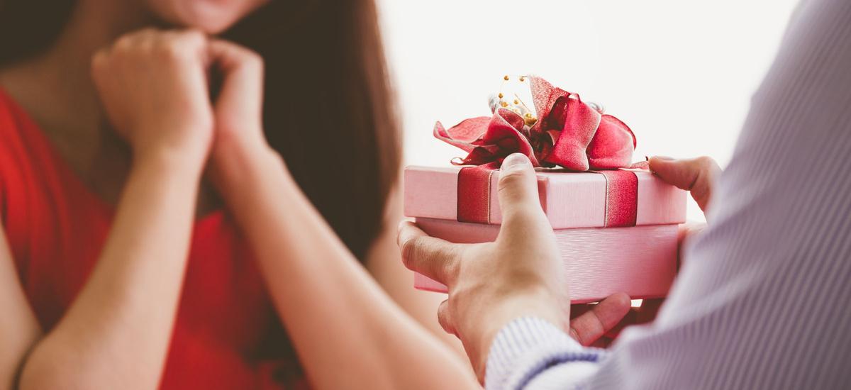 Co kupić na dzień kobiet? Te prezenty będą lepsze niż czekoladki i kwiaty