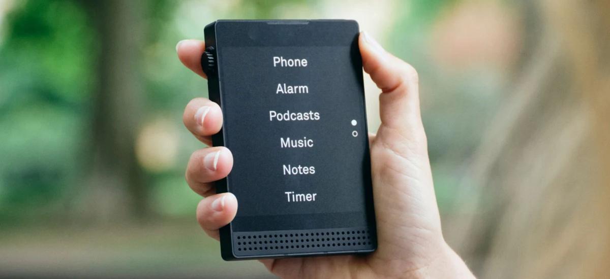 Light Phone 3 ma OLED-a, USB-C czy 6 GB RAM-u. I ma być Nokią 3320 z 2024 roku