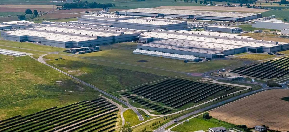 Gigantyczna farma fotowoltaiczna zasila fabrykę samochodów. To już się dzieje w Polsce