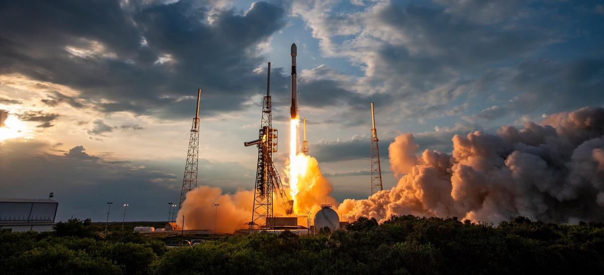 Kosmiczna wpadka SpaceX. Satelity Starlink skazane na upadek