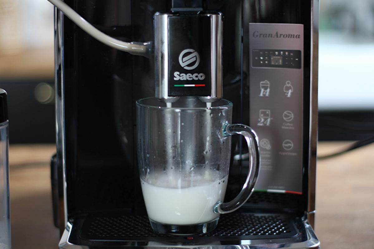 Robienie kawy mlecznej w ekspresie Saeco GranAroma  