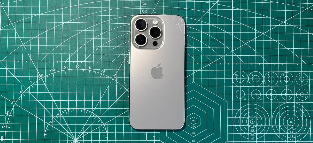 Tak wygląda iPhone po roku noszenia bez etui. Liczę rysy i pokazuję pajęczynkę