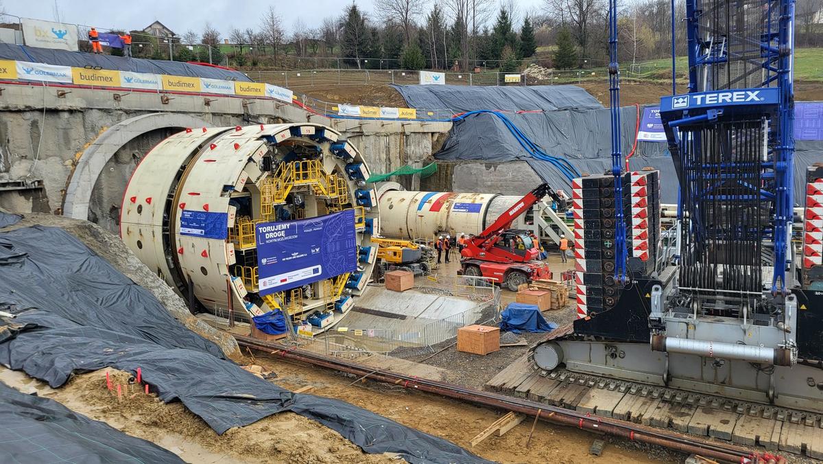 To będzie najdłuższy kolejowy tunel w Polsce. Wielka maszyna zabrała się do pracy