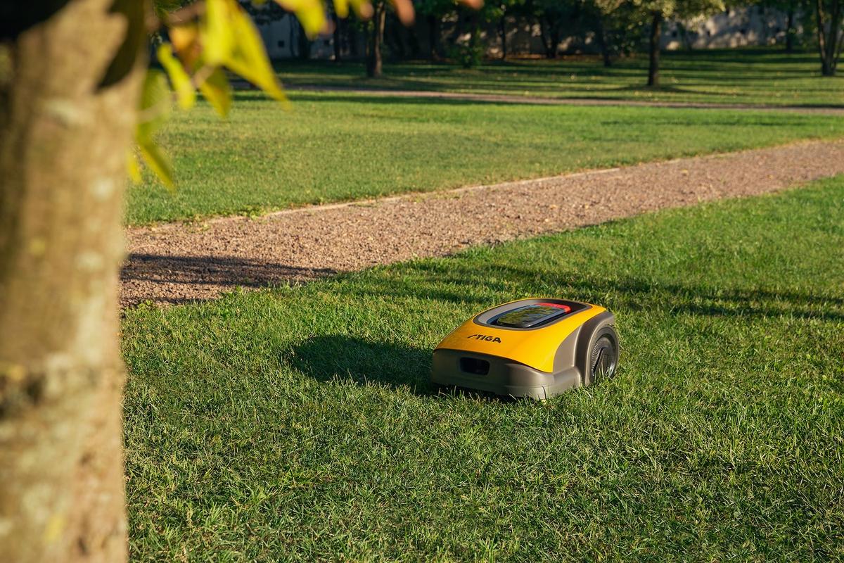 STIGA AGS zmienia zasady gry w automatyzacji ogrodów. Te roboty koszące nie potrzebują już przewodów