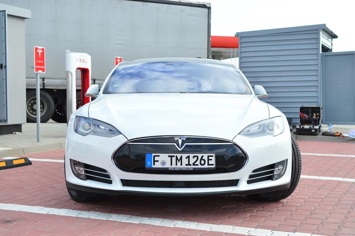 tesla model s wroclaw supercharger 14 class="wp-image-492100" 