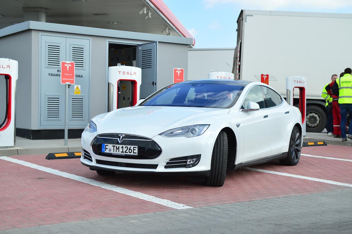 tesla model s wroclaw supercharger 2 class="wp-image-492086" 