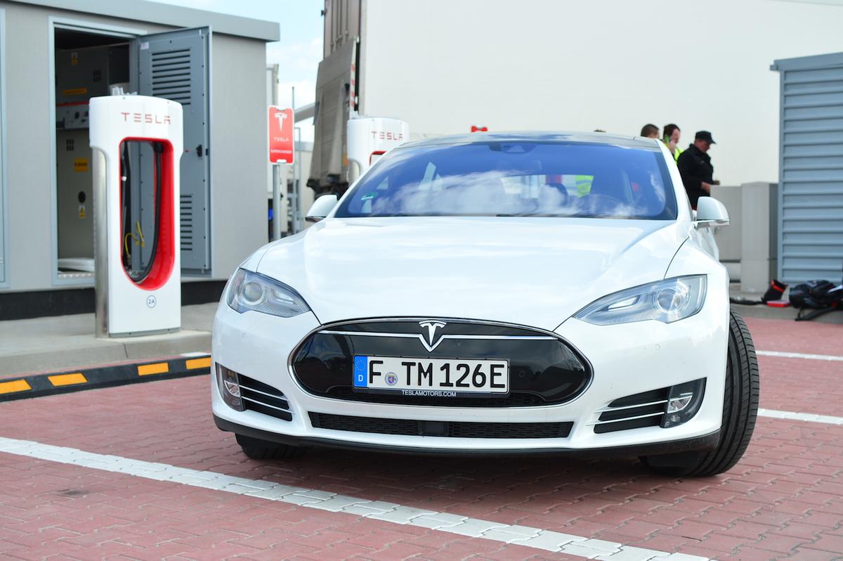 tesla model s wroclaw supercharger 3 class="wp-image-492087" 