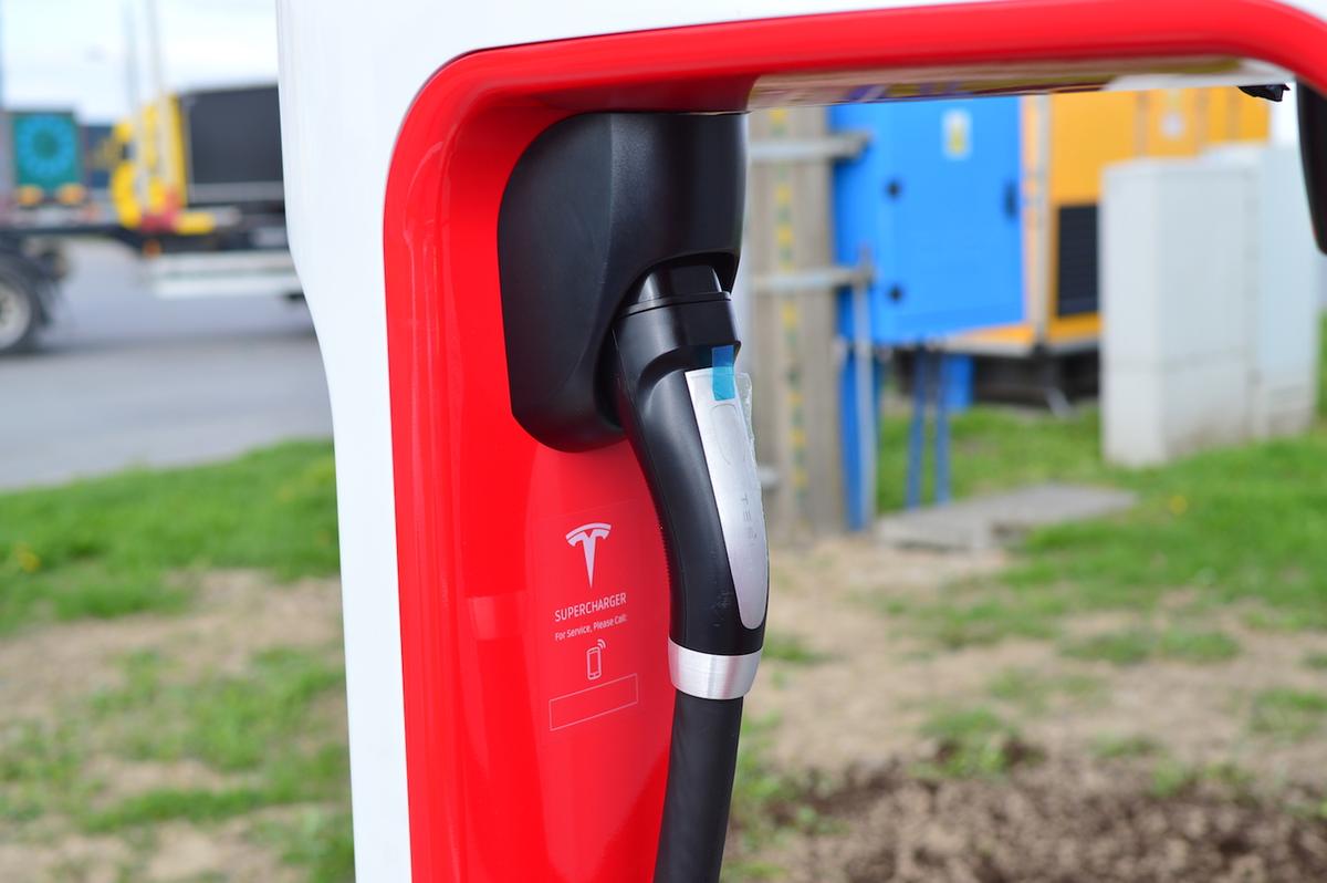 tesla model s wroclaw supercharger 8 class="wp-image-492093" 