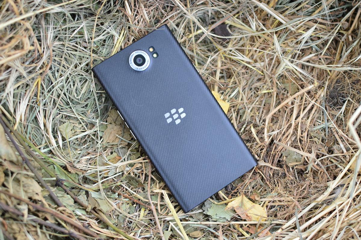 blackberry-priv-2-10 class="wp-image-500870" 