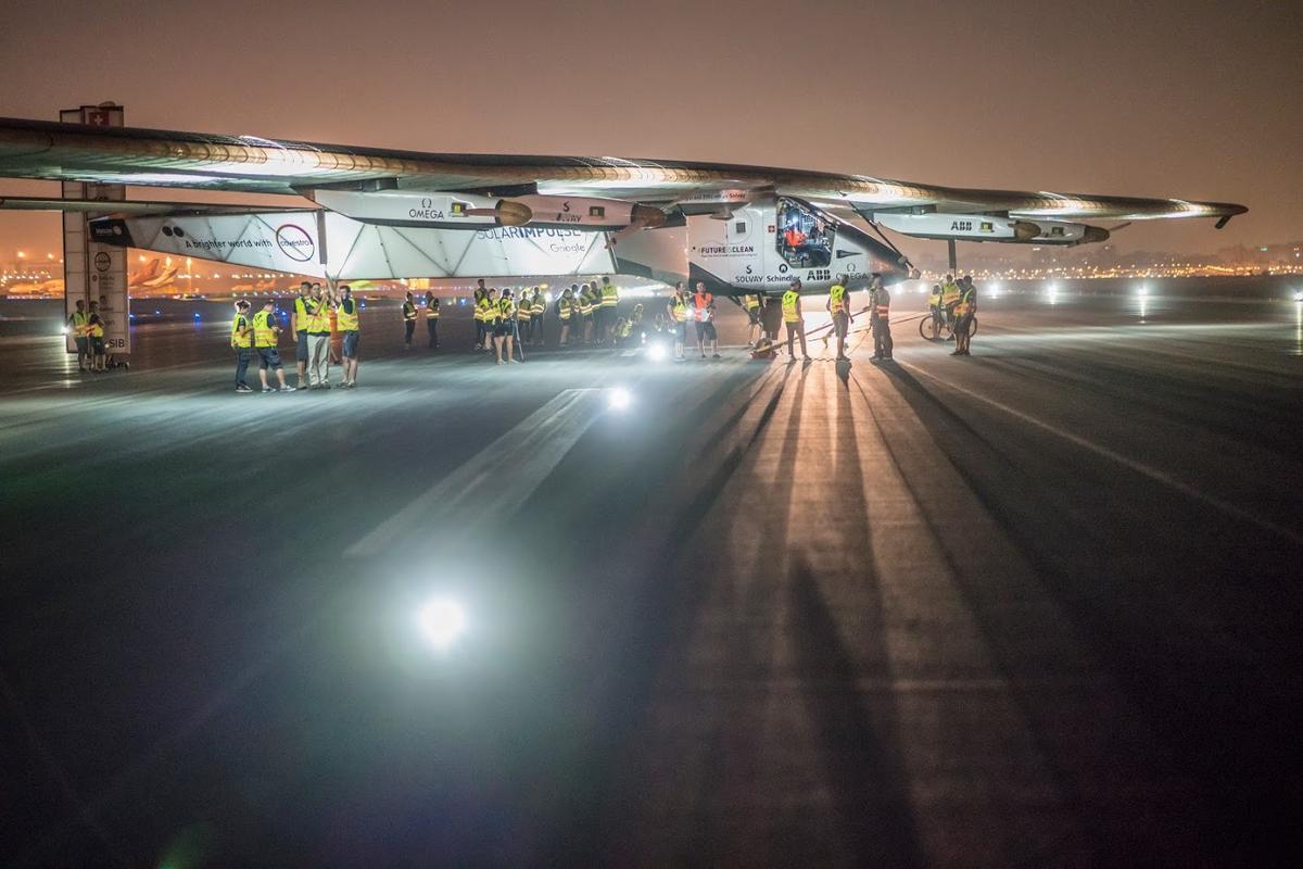 Solar Impulse 2 wylądował w Abu Dhabi. class="wp-image-508276" 