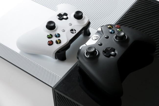 Xbox One S class="wp-image-512054" 