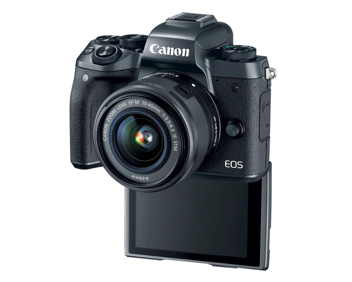 Canon EOS M5 i jego wywijany ekran. 