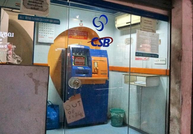 &quot;Out of service&quot; - bankomat w Maduraju class="wp-image-529348" 