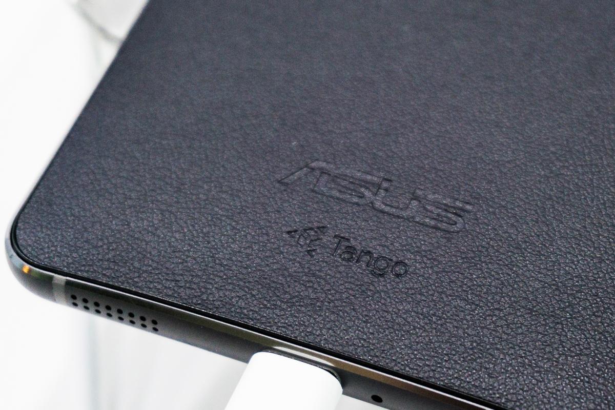 Asus ZenFone 3 Zoom i ZenFone AR na targach CES 2017 class="wp-image-538402" 