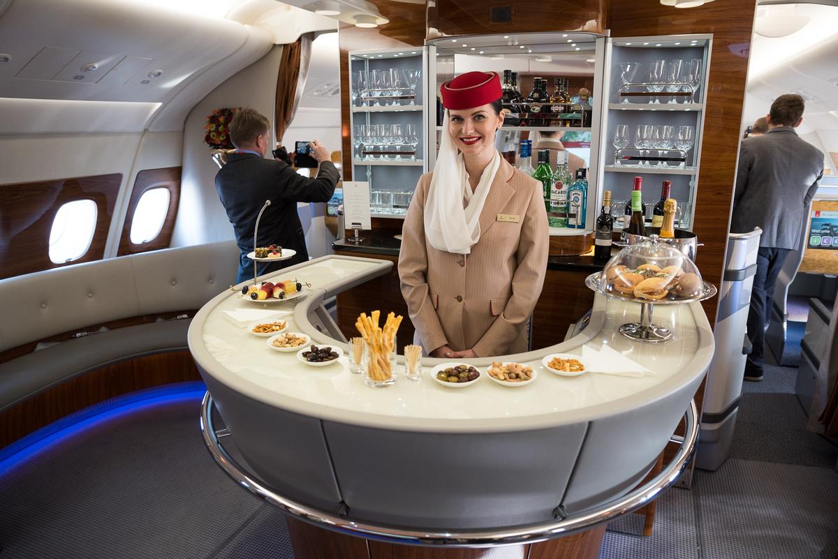Airbus A380 linii Emirates na Lotnisku Chopina w Warszawie class="wp-image-544015" 