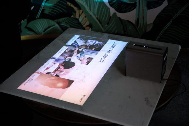 Sony Xperia Touch to świetny projektor z Androidem. class="wp-image-547232" 