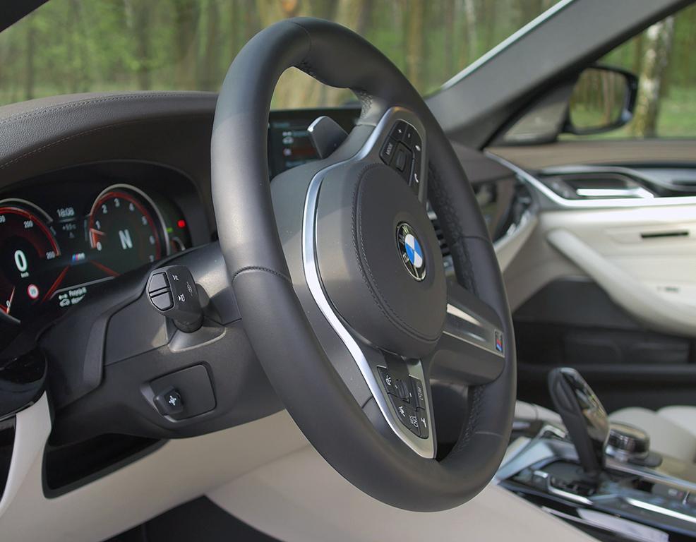 BMW 540i xdrive class="wp-image-561091" 