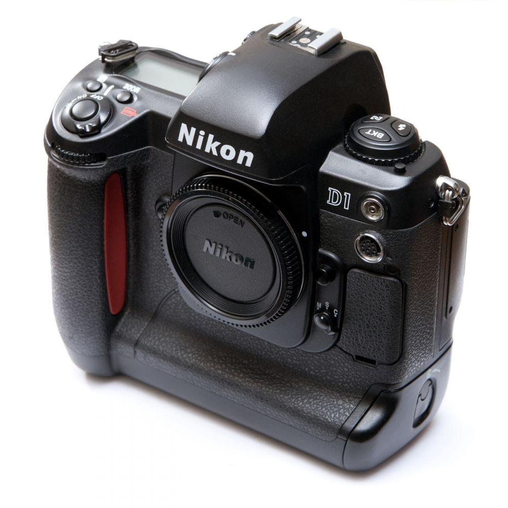 Nikon D1 class="wp-image-571711" 