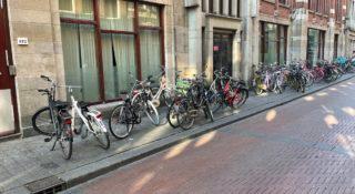 Amsterdam ograniczy prędkość do 20 km/h. Tak się wkłada kij w szprychy postępu