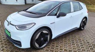 Nowy, elektryczny Volkswagen o 55 tys. zł taniej. Haczyk znajduje się pod klapką