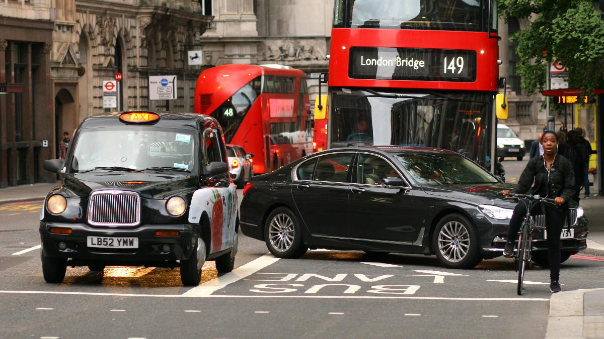 Uber traci licencję w Londynie. Władze miasta uznały, że jazda z aplikacją jest zbyt niebezpieczna