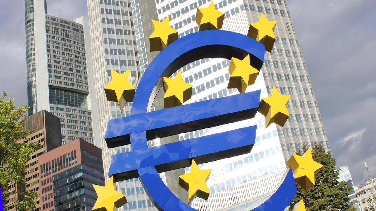 Bruksela sypnęła euro. Polska w czołówce krajów z najwyższym wsparciem na walkę z kryzysem