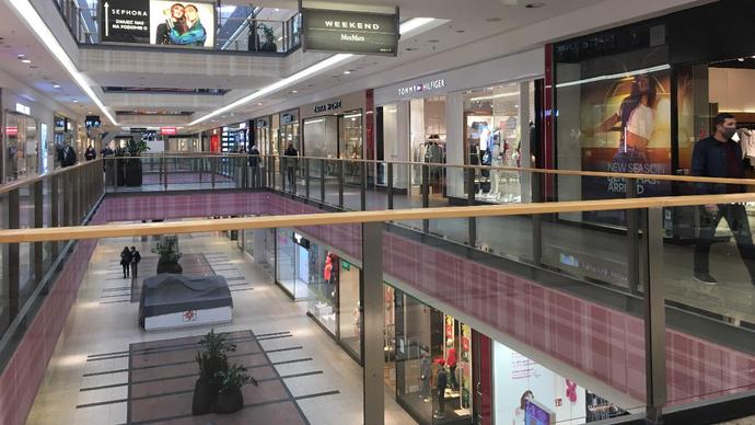Galerie handlowe. Pozamykane sklepy, mało ludzi – co się dzieje z polskimi centrami handlowymi?