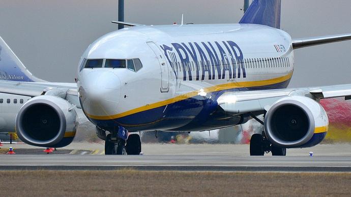 UE skubie Ryanaira z kasy za emisję CO2. Wiemy, o ile drożeje bilet przez politykę klimatyczną