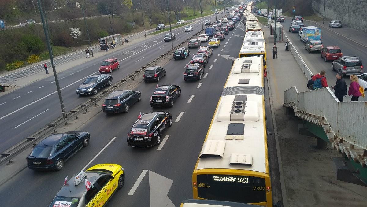 Taksówkarze przestali się certolić. W środę zakorkują największe miasta w Polsce