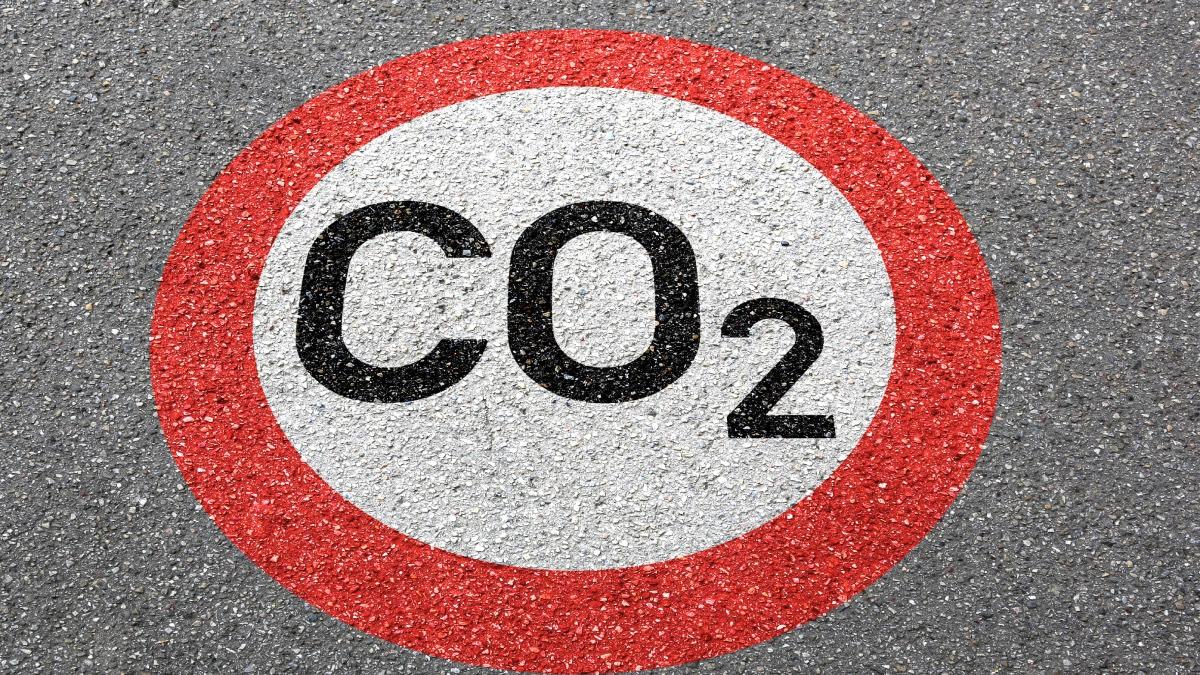 redukcja-emisji-CO2-zwiazkowcy-podwyzki