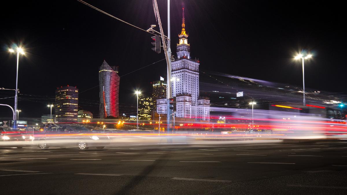 Samochody będą znikać z miast. Warszawa szykuje strefę czystego transportu