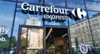 Sieci handlowe.  Carrefour próbuje gonić Żabkę, stawia na małe franczyzowe sklepy 