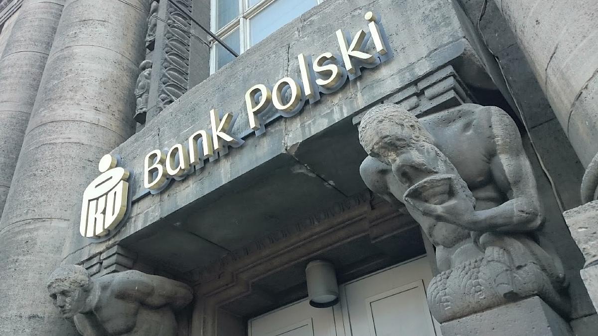 Na frankowiczów padł blady strach. Oskarżają największy  bank w Polsce, że zastawił na nich zasadzkę