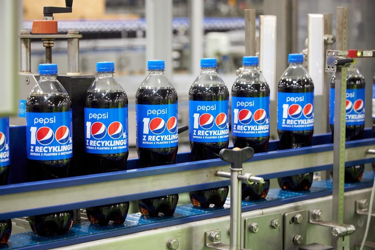 Odważna decyzja Pepsi. Koncern wprowadza w Polsce na masową skalę nowe zielone butelki