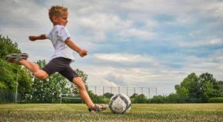 Jak ściągnąć dzieci na boiska? W Polsce rusza duża akcja, która może sprawić, że uczniowie wybiorą sport, a nie komputer