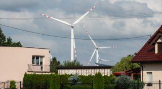 wiatraki-farmy-wiatrowe-transformacja-energetyczna