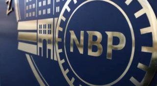 NBP pokazał raport. Inflacja będzie spadać wolniej, wzrost PKB przyspieszy