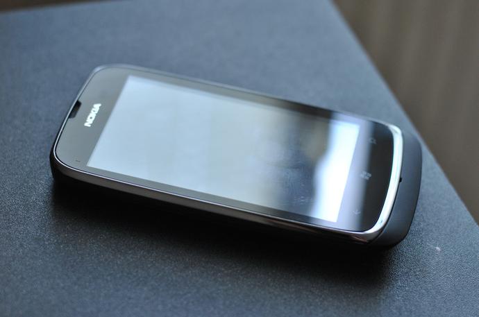 Recenzja Nokia Lumia 610. Część 1: obudowa i ekran