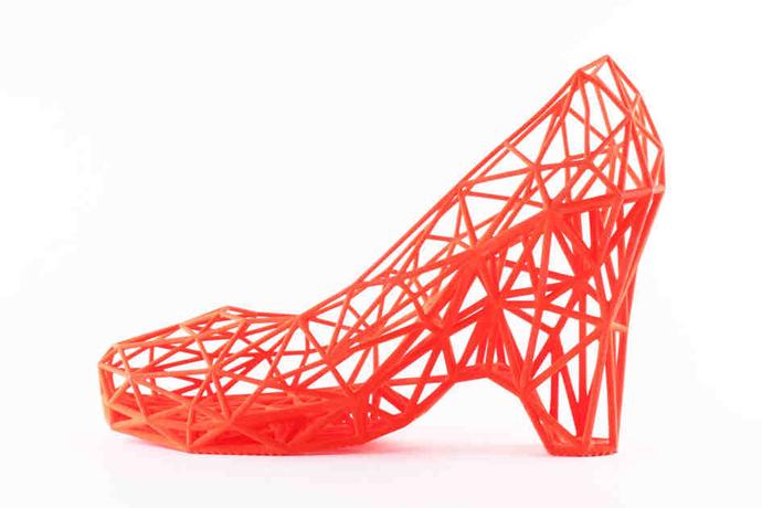 Wydrukuj buty za 900 dolarów. Czego to się nie robi dla mody. Kolejne ciekawe zastosowanie drukarki 3D.