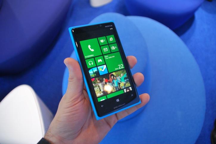 Nokia Lumia 920 Windows Phone welcome screen 