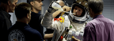 Felix Baumgartner - człowiek, który w ramach misji Red Bull Stratos skoczył z wysokości 39 kilometrów, prawie z "krawędzi kosmosu". 