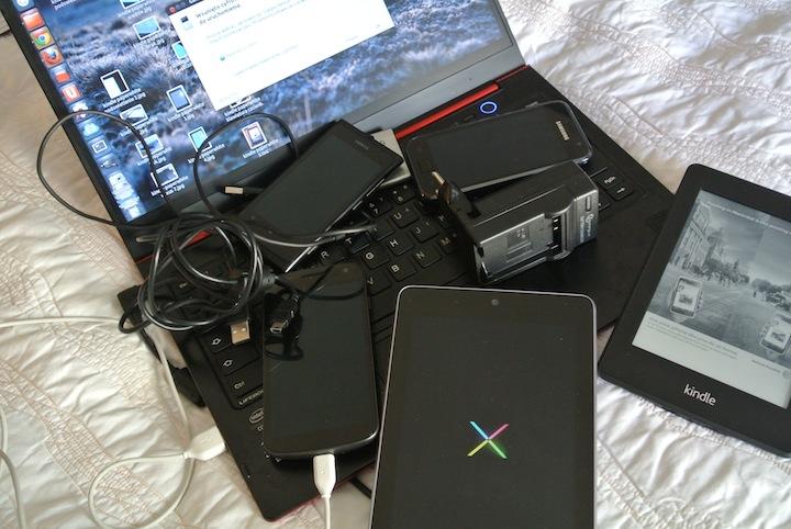 Kindle, Nexus 7, smartfony, baterie, 3 