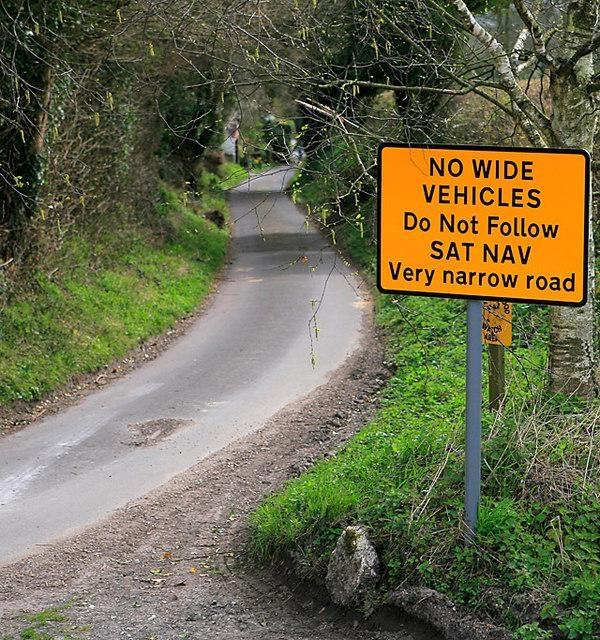 uk-motorists-follow-gps-get-stuck-on-narrow-roads-photo-u1 