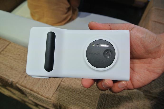 Camera Grip dla Nokii Lumia 1020 &#8211; bardzo, bardzo dobry pomysł