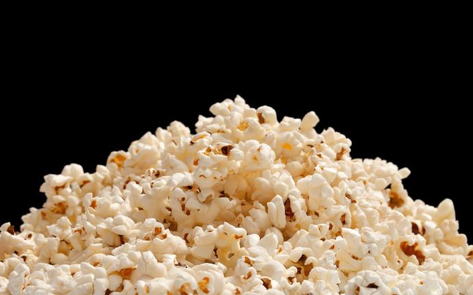 Popcorn jedzony w kinie uodparnia na reklamy